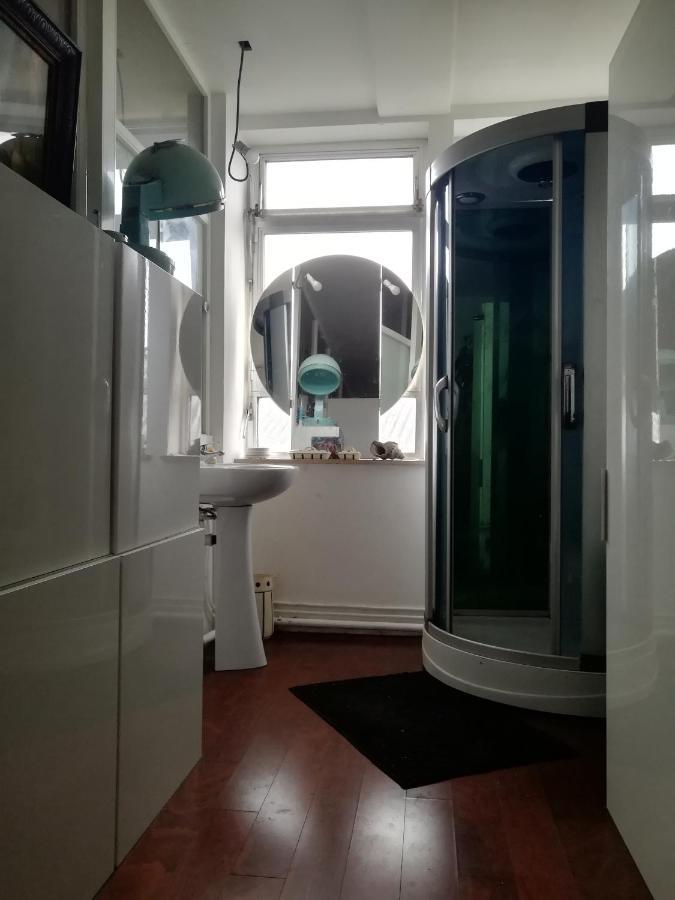 Ghostel 1St - Aventure Alternative - Guest House - Arts-Factory-Experience - For Artists, Makers And Open Minds - Attention, We Are Not A Hotel And Are Not Adapted For Everybody - Read Host Warnings Before Reservation - Www,Providence,Be Asbl Charleroi Extérieur photo
