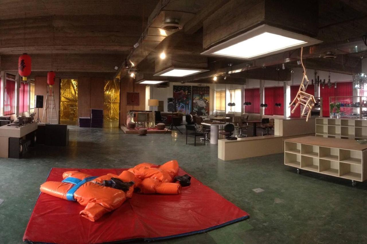 Ghostel 1St - Aventure Alternative - Guest House - Arts-Factory-Experience - For Artists, Makers And Open Minds - Attention, We Are Not A Hotel And Are Not Adapted For Everybody - Read Host Warnings Before Reservation - Www,Providence,Be Asbl Charleroi Extérieur photo