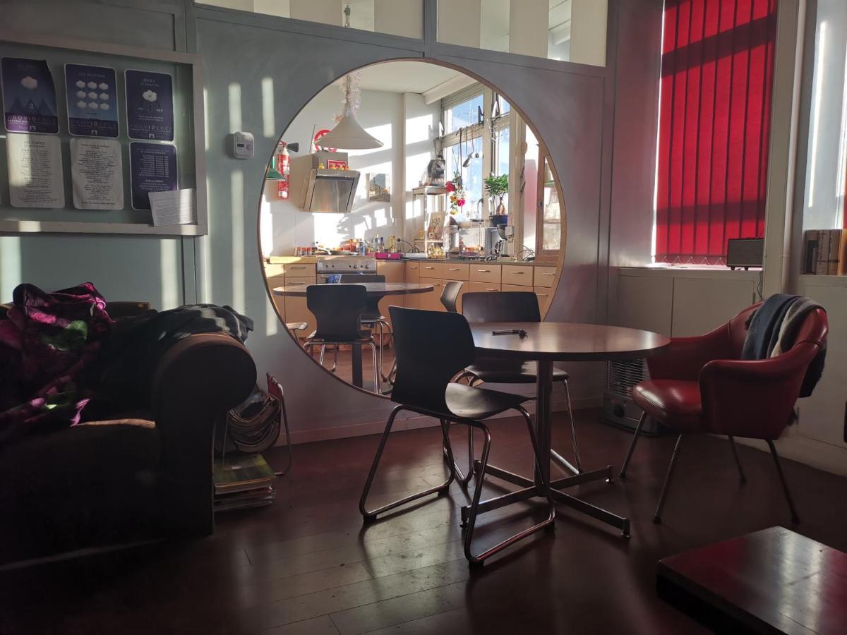 Ghostel 1St - Aventure Alternative - Guest House - Arts-Factory-Experience - For Artists, Makers And Open Minds - Attention, We Are Not A Hotel And Are Not Adapted For Everybody - Read Host Warnings Before Reservation - Www,Providence,Be Asbl Charleroi Extérieur photo