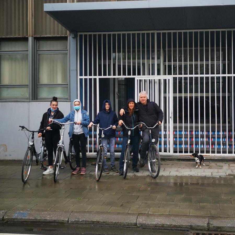 Ghostel 1St - Aventure Alternative - Guest House - Arts-Factory-Experience - For Artists, Makers And Open Minds - Attention, We Are Not A Hotel And Are Not Adapted For Everybody - Read Host Warnings Before Reservation - Www,Providence,Be Asbl Charleroi Extérieur photo