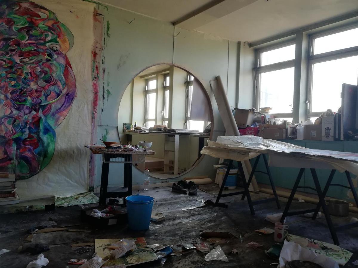 Ghostel 1St - Aventure Alternative - Guest House - Arts-Factory-Experience - For Artists, Makers And Open Minds - Attention, We Are Not A Hotel And Are Not Adapted For Everybody - Read Host Warnings Before Reservation - Www,Providence,Be Asbl Charleroi Extérieur photo