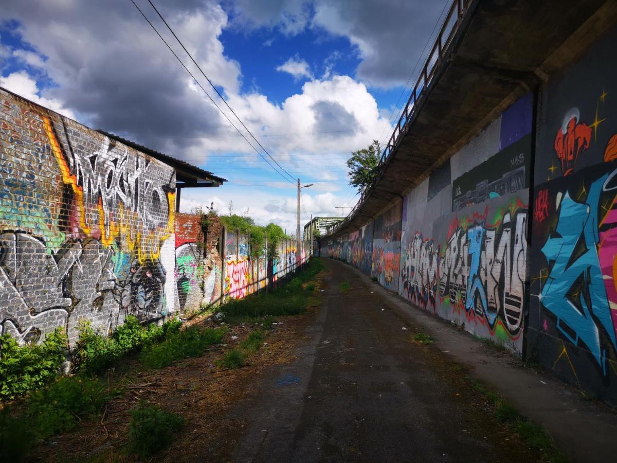 Ghostel 1St - Aventure Alternative - Guest House - Arts-Factory-Experience - For Artists, Makers And Open Minds - Attention, We Are Not A Hotel And Are Not Adapted For Everybody - Read Host Warnings Before Reservation - Www,Providence,Be Asbl Charleroi Extérieur photo