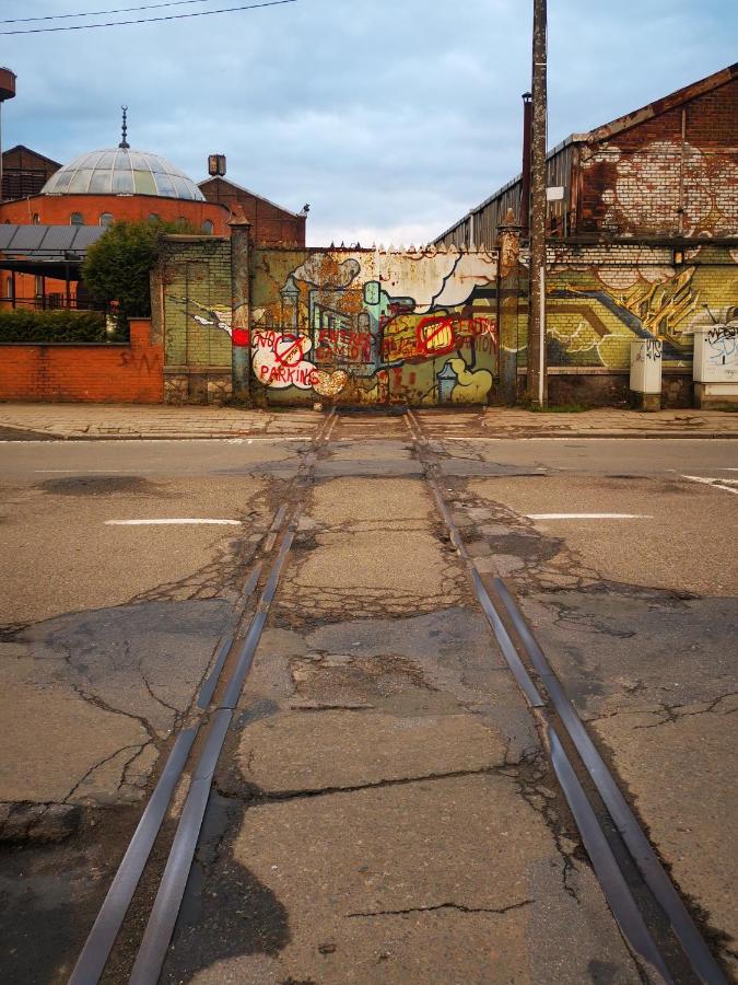 Ghostel 1St - Aventure Alternative - Guest House - Arts-Factory-Experience - For Artists, Makers And Open Minds - Attention, We Are Not A Hotel And Are Not Adapted For Everybody - Read Host Warnings Before Reservation - Www,Providence,Be Asbl Charleroi Extérieur photo